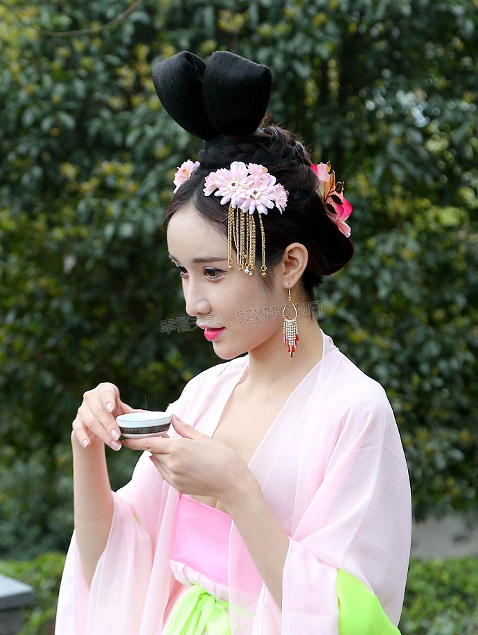 街拍夏季美女"潮流时装秀“6（14P）