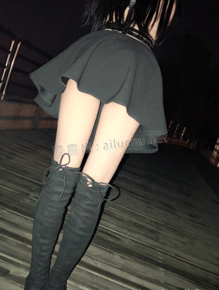 深夜带着极品女友到江边兜风（1）